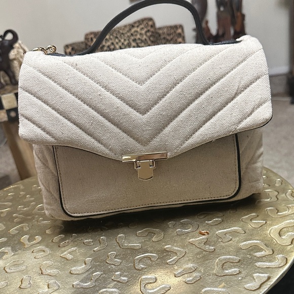 Elegant Cream Handbag - Picture 1 of 4